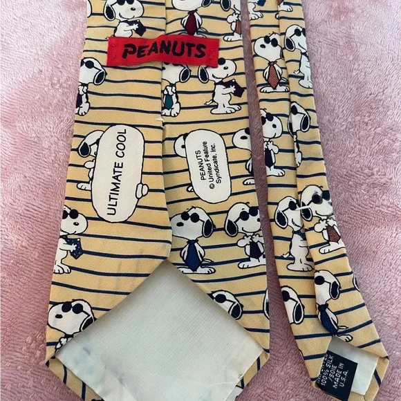 Peanuts Snoopy Dog Tie in Yellow and Black - Picture 5 of 7